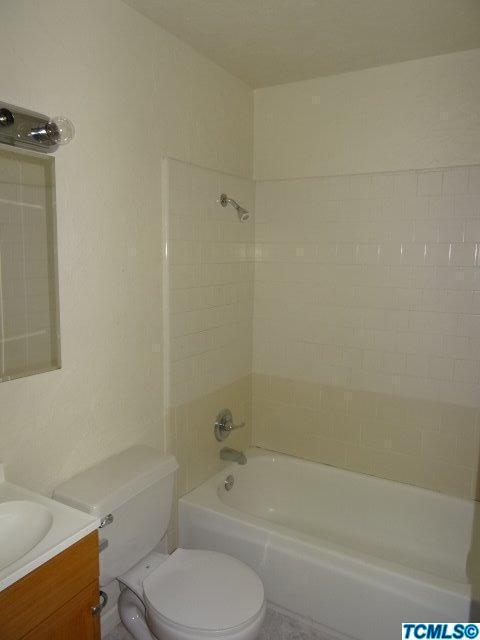 632 N E St, Tulare, CA 93274 photo 11