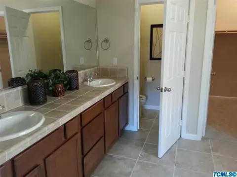 3341 E Douglas Ave, Visalia, CA 93292 photo 12