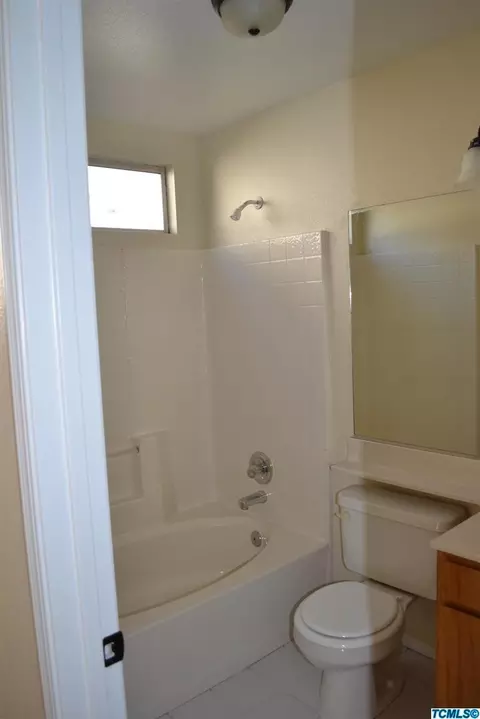 4315 E Howard Ave, Visalia, CA 93292 photo 9