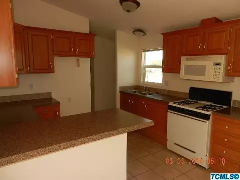 15585 18th Ave, Lemoore, CA 93245 photo 3