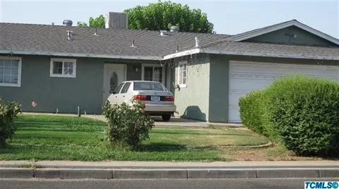 911 E Springfield Ave, Reedley, CA 93654 photo 2