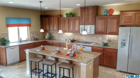 726 American, Lemoore, CA 93245 photo 2