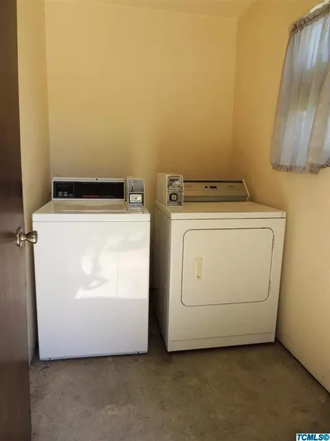 392 E 11th St, Hanford, CA 93230 photo 8