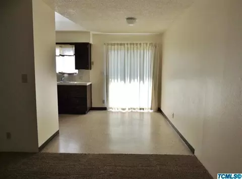 392 E 11th St, Hanford, CA 93230 photo 7
