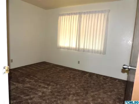 392 E 11th St, Hanford, CA 93230 photo 6
