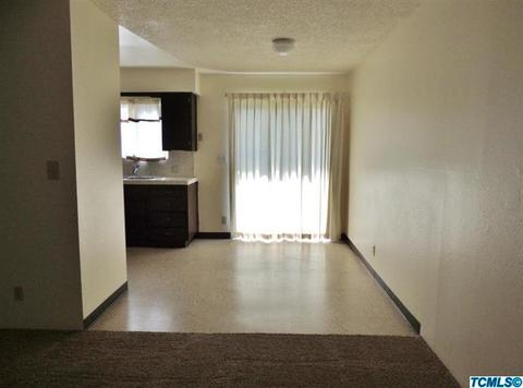 407 E 11th St, Hanford, CA 93230 photo 6