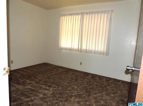 407 E 11th St, Hanford, CA 93230 photo 5
