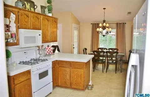 3934 Elowin Ave, Visalia, CA 93292 photo 7