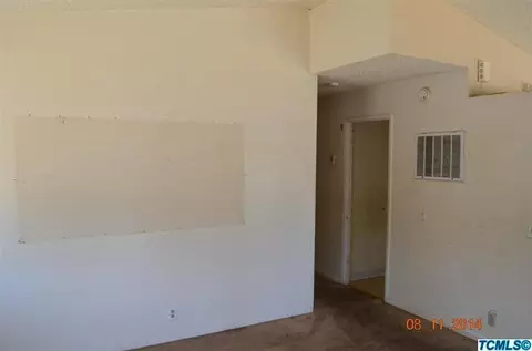 839 E Kaweah Ave, Visalia, CA 93292 photo 2