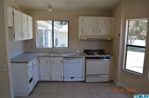 839 E Kaweah Ave, Visalia, CA 93292 photo 3