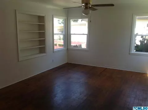 1138 E Sequoia Ave, Tulare, CA 93274 photo 4