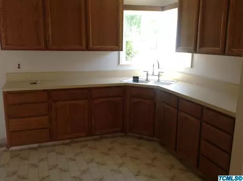 1138 E Sequoia Ave, Tulare, CA 93274 photo 6