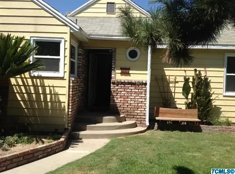 1138 E Sequoia Ave, Tulare, CA 93274 photo 2