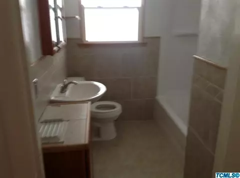 1138 E Sequoia Ave, Tulare, CA 93274 photo 9