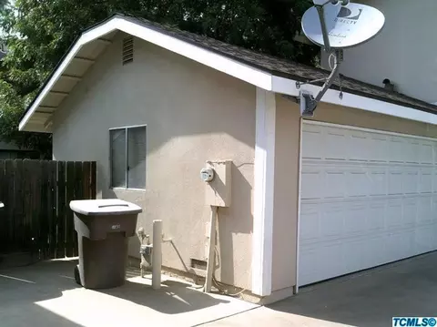 1820 E Cross Ave, Tulare, CA 93274 photo 2
