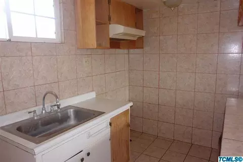 767 S 2nd Ave, Dinuba, CA 93618 photo 2