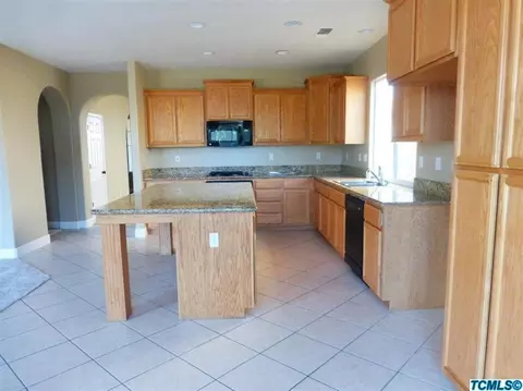 2598 E Kern Ave, Tulare, CA 93274 photo 5