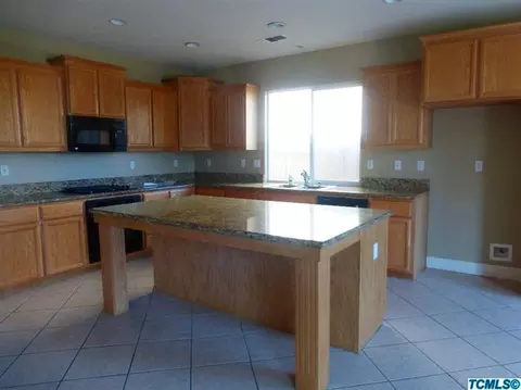 2598 E Kern Ave, Tulare, CA 93274 photo 6