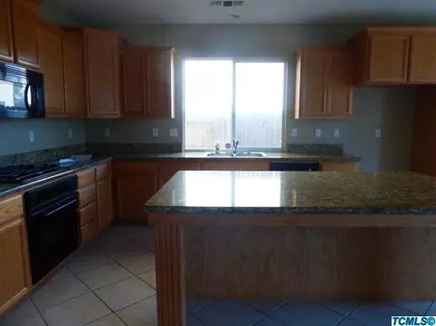 2598 E Kern Ave, Tulare, CA 93274 photo 4