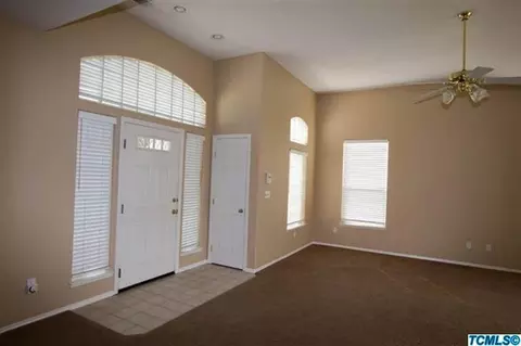 564 E Aspen Ct, Reedley, CA 93654 photo 4