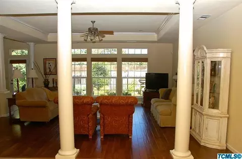 1332 E Laura Ct, Visalia, CA 93292 photo 5
