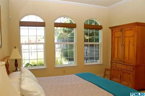 1332 E Laura Ct, Visalia, CA 93292 photo 31