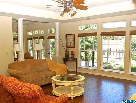 1332 E Laura Ct, Visalia, CA 93292 photo 3