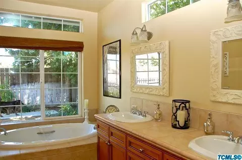1332 E Laura Ct, Visalia, CA 93292 photo 39