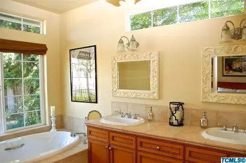 1332 E Laura Ct, Visalia, CA 93292 photo 43