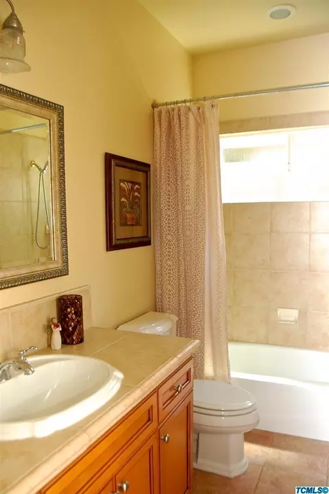 1332 E Laura Ct, Visalia, CA 93292 photo 26