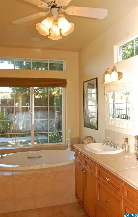 1332 E Laura Ct, Visalia, CA 93292 photo 41