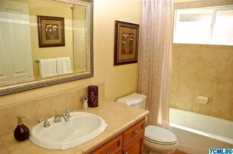 1332 E Laura Ct, Visalia, CA 93292 photo 27