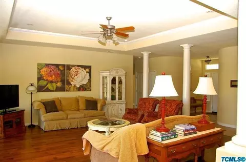 1332 E Laura Ct, Visalia, CA 93292 photo 14