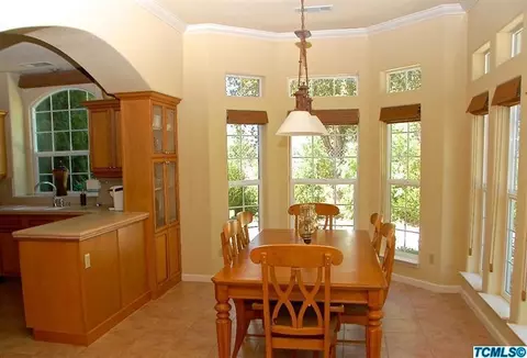 1332 E Laura Ct, Visalia, CA 93292 photo 11