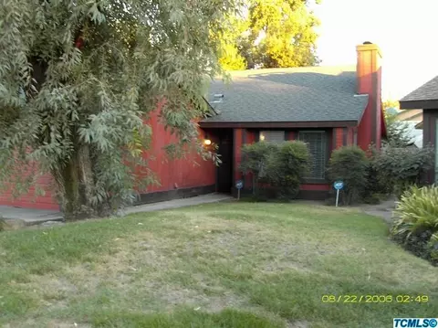 1007 E Oakridge Ave, Visalia, CA 93292 photo 1