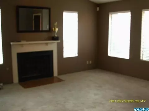 1007 E Oakridge Ave, Visalia, CA 93292 photo 2