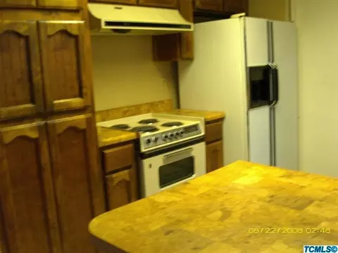 1007 E Oakridge Ave, Visalia, CA 93292 photo 3