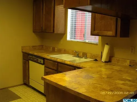 1007 E Oakridge Ave, Visalia, CA 93292 photo 4