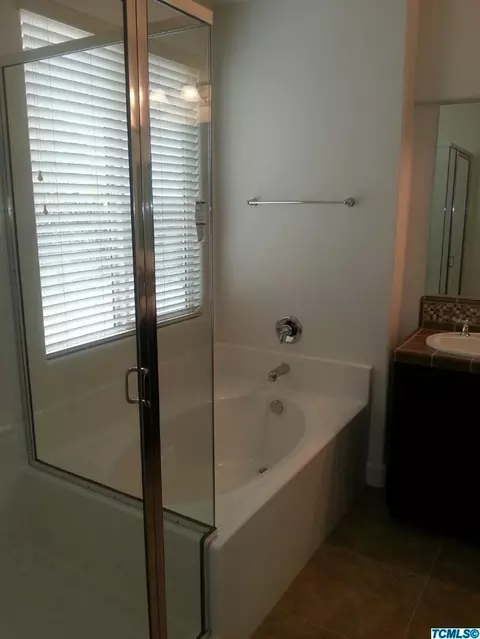 3916 E Harter Ave, Visalia, CA 93292 photo 8