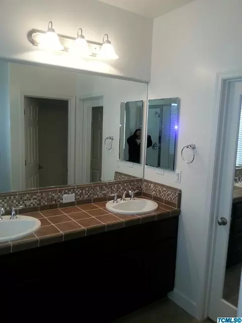 3916 E Harter Ave, Visalia, CA 93292 photo 7