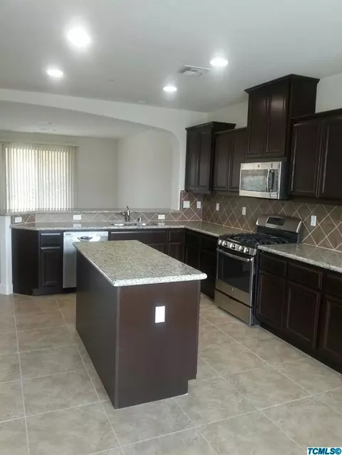 3916 E Harter Ave, Visalia, CA 93292 photo 3