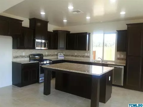 3919 E Laura Ave, Visalia, CA 93292 photo 2