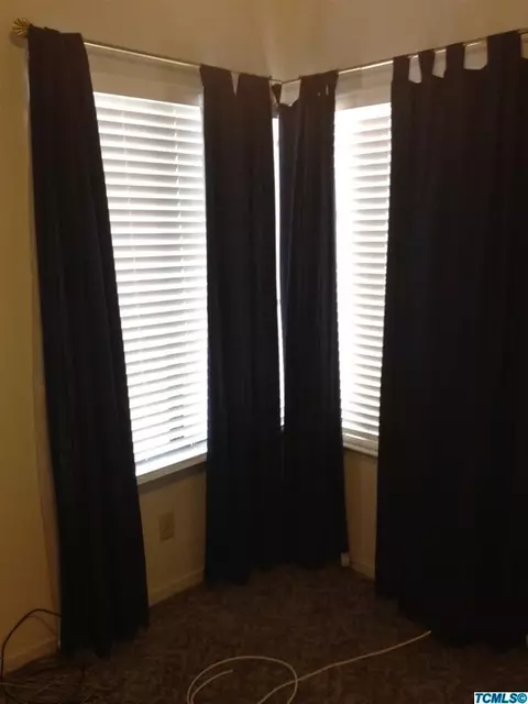1917 E Vine St, Visalia, CA 93292 photo 8