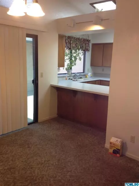 1917 E Vine St, Visalia, CA 93292 photo 4