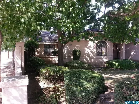 2256 Oak St, Selma, CA 93662 photo 1