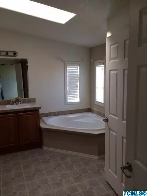 17232 Iona Ave, Lemoore, CA 93245 photo 9