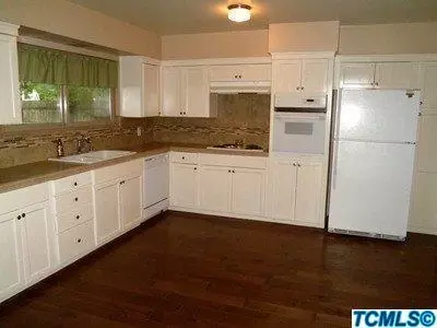 2201 E Howard Ave, Visalia, CA 93292 photo 4