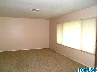 2201 E Howard Ave, Visalia, CA 93292 photo 2