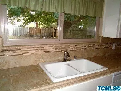 2201 E Howard Ave, Visalia, CA 93292 photo 5