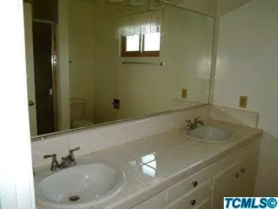 2201 E Howard Ave, Visalia, CA 93292 photo 7